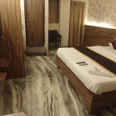 Hotel Raj Meridian, Tambaram Chennai Esterno foto