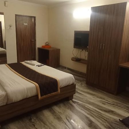 Hotel Raj Meridian, Tambaram Chennai Esterno foto