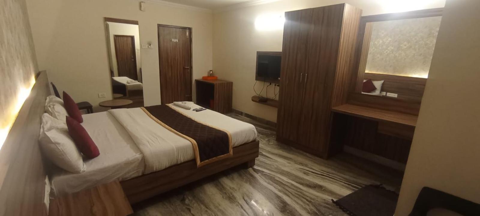 Hotel Raj Meridian, Tambaram Chennai Esterno foto
