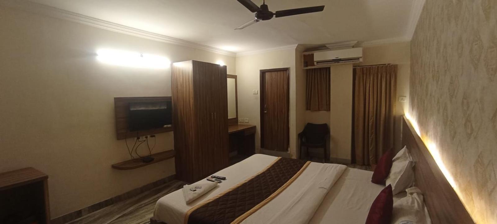 Hotel Raj Meridian, Tambaram Chennai Esterno foto